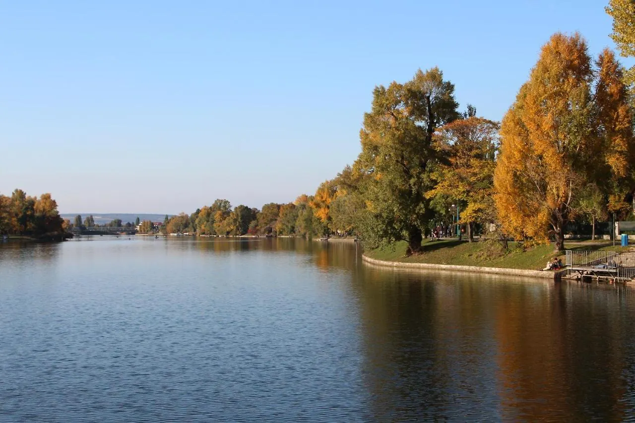 Strandhotel Alte Donau Vienna 4*,